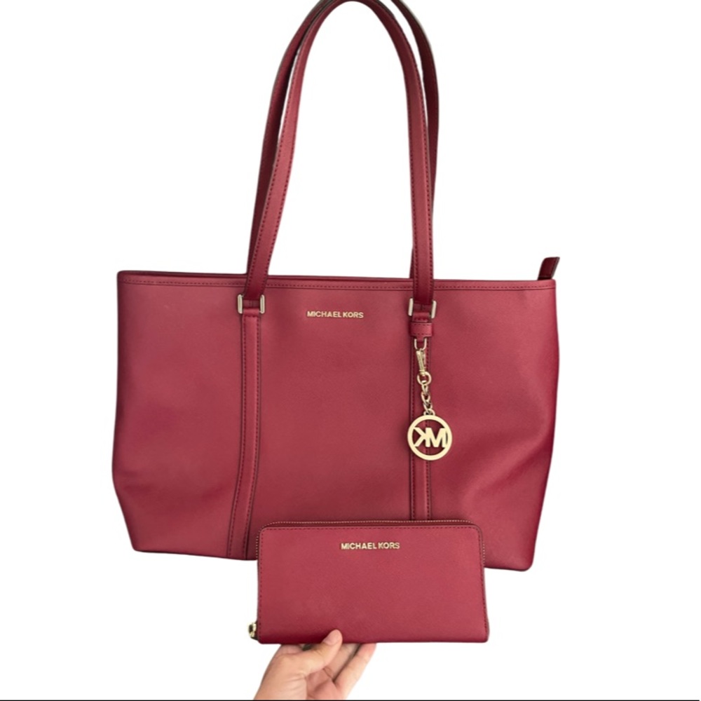 never use but so perfect & roomy!